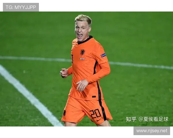 杜埃更适合边锋还是中场？战术角色与位置适配性分析