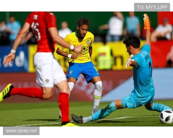 内马尔与姆巴佩在边锋角色下转移射门效率与传球集中的分化趋势