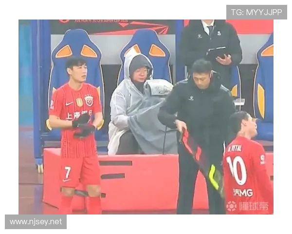 刚刷到武磊买菜的视频，他下车那一瞬我还以为误闯了哪个明星后花园